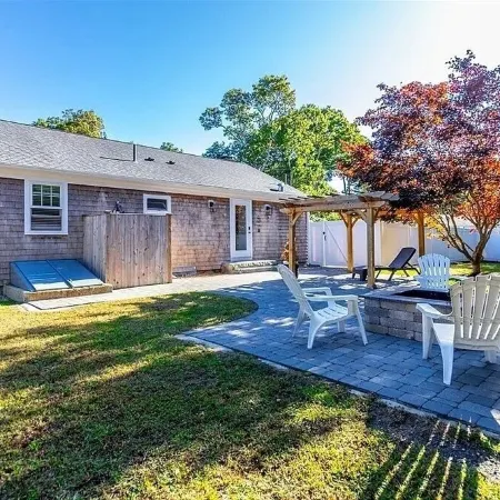 Cape Diem ; All new; 1.5m to Criagville, Hyannis beach; with WiFi, AC