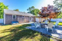 Cape Diem ; All new; 1.5m to Criagville, Hyannis beach; with WiFi, AC