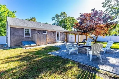 Cape Diem ; All new; 1.5m to Criagville, Hyannis beach; with WiFi, AC