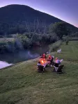 Nature's Edge-4 bedroom/2 bath serene getaway w/ River & Firepit - 3-Star