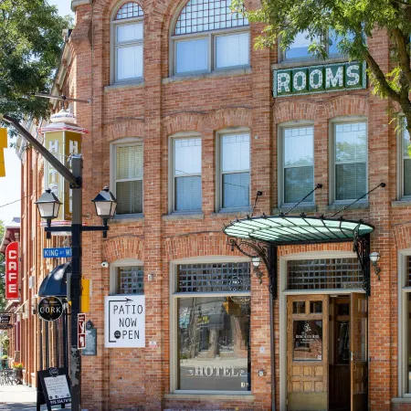 Retro Suites Hotel