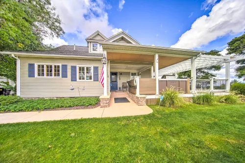 Private Waterfront Lake Erie Home w/ BBQ Patio - Wifi