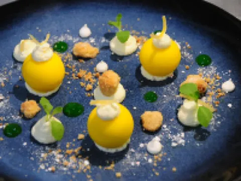 Hotel Restaurant Pavillon Bleu โรงแรมในOlivet