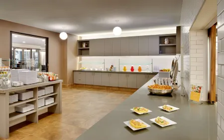 Hyatt House Portland/Downtown Отели рядом с достопримечательностью «KIDD's Toy Museum»