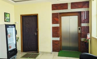 Hotel Prakash Residency with EV Station