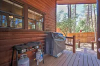 Deck, Games & Fire Pit: Modern Pine Cabin! - Homestays