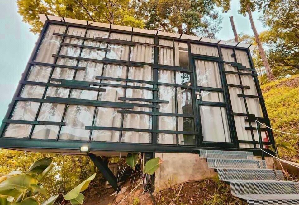 더 컬버트 리조트의 독특한 객실 외부 모습