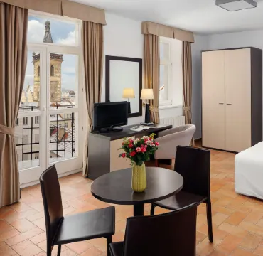 普拉加一世酒店