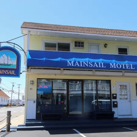Mainsail Motel & Cottages