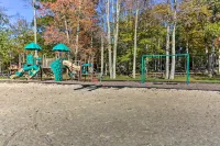 Pocono Lake Cabin w/ Screened Patio: Near Skiing! - Alojamientos