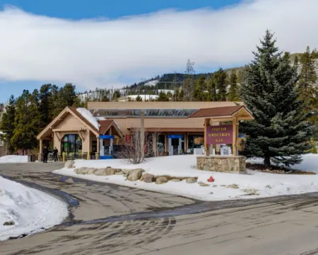 Quicksilver by Summit County Mountain Retreats Hotels in Dillon
