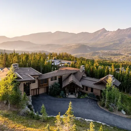 7 Renegade Rd 6 Bedroom Home by Moonlight Basin Lodging