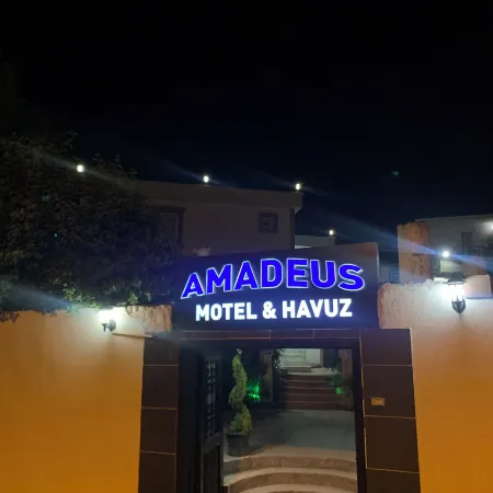 Amadeus Motel