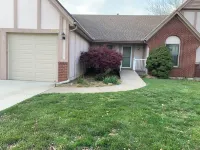 Peaceful 3-bedroom accessible ranch home with AC, WiFi in Eastside Olathe.