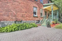 Historic Apartment - Half Mi to Lake Champlain! Hotel dekat The Strand Center for the Arts