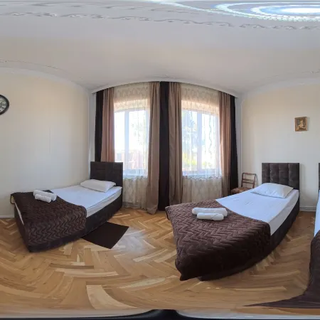Anna's Guest House Отели в г. Гори