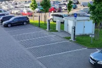 Holiday Inn - the niu, Crusoe Bremen Airport by IHG - parking