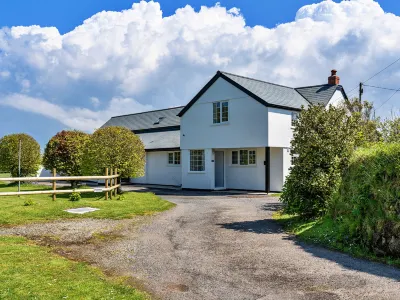 Trethew Cottage Hotels near The Pepper Pot