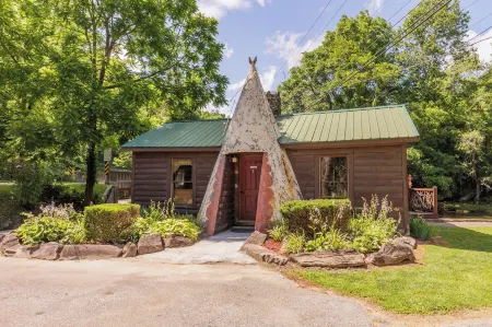 Qualla Cabins and Motel Cherokee Near Casino