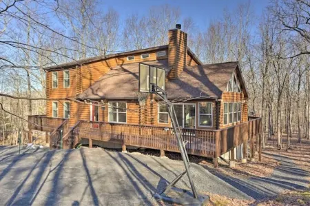 Huge 5Br Cabin Retreat with Game Room & Nature Views
