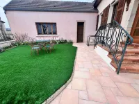 Maison Au Pied Des Vignes Hotels in Vosne-Romanee