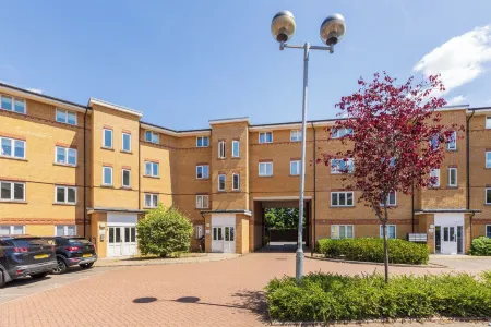 Skyline Haven - Modern 2B, Parking, Wifi & 4Ktv Отели рядом со станцией Woolwich Arsenal