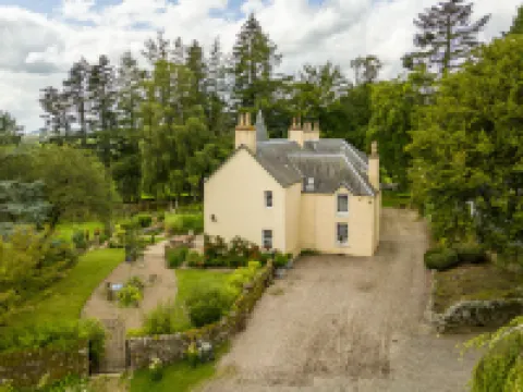 Glenquiech House フォーファーのホテル