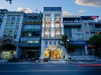 皇家療愈 - 富美興 Sân vận động CIS附近的飯店