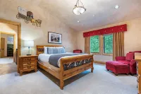 Cherry Ridge by AvantStay Incredible Mountain Mansion w Game Room Hot Tub Views
