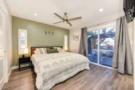 Charming Home, near beautiful park/tennis courts! Отели рядом с достопримечательностью «Maidu Museum & Historic Site»