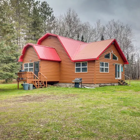 40-Acre, Off-Grid Wakefield Retreat w/ Gas Grill!
