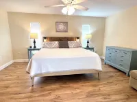 Super Clean, Comfortable, & Centrally Located near RSW and FGCU