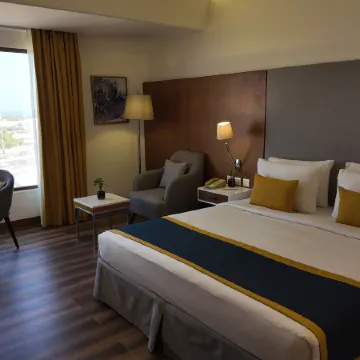 Golden Tulip Muscat