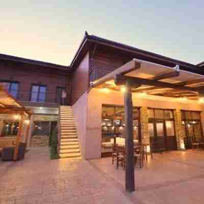 Polys Guest House Hotel Exterior