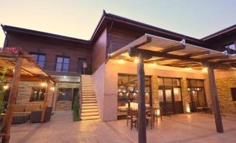 Polys Guest House