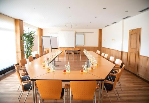 1. 가든-호텔 라인..