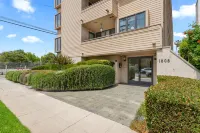 Modern Kitchen and Private Balcony - Stylish Elegant Retreat Hotels in West Los Angeles