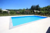 Hotel Chiatureli - Pools
