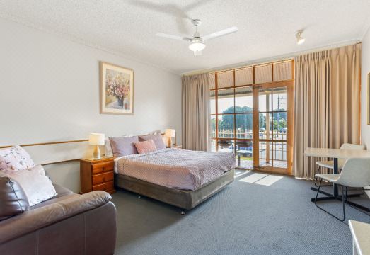 1. 베이뷰 모텔 로..