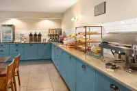 Country Inn & Suites by Radisson, Chippewa Falls, WI - breakfast