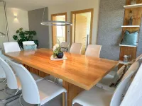 GLÜCKSMOMENT" maisonette apartment: Harmonious refuge for creative time out Hotels in Seekirchen Markt