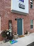 Clean Modern Deco Apt 1 BR 1 Bath Near Everything