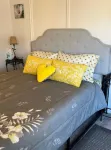 Clean, cozy studio nestled in the Grand -Staircase, near the Parks