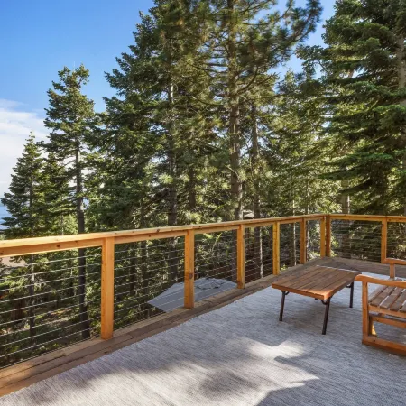 Snowshoe Cabin 3 Decks, BBQ & Hot Tub!