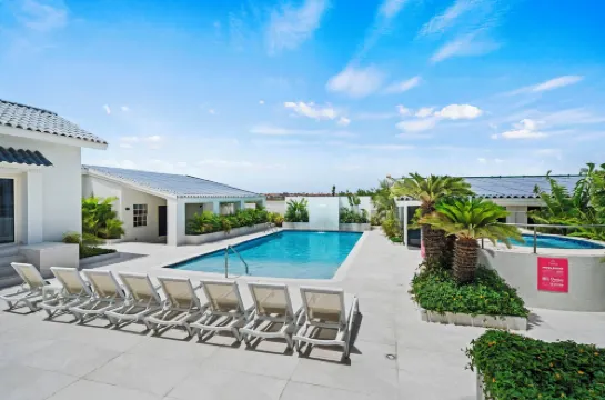 Massive Oceanfront Villa - Spa - Sauna - Gameroom - Malmok!