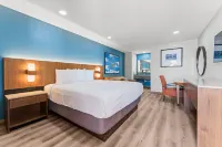 Econo Lodge Inn & Suites