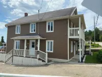 Cheerful 5 Bedroom Cottage Mins from Casino