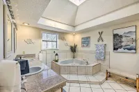 Private Pool Lakefront Home in Hot Springs! - Wifi
