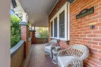 Luxuriously appointed, recently renovated 4 bed, 3 bath home in CBD