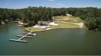 Family Friendly Americana Living at Cabin America on Lake Martin